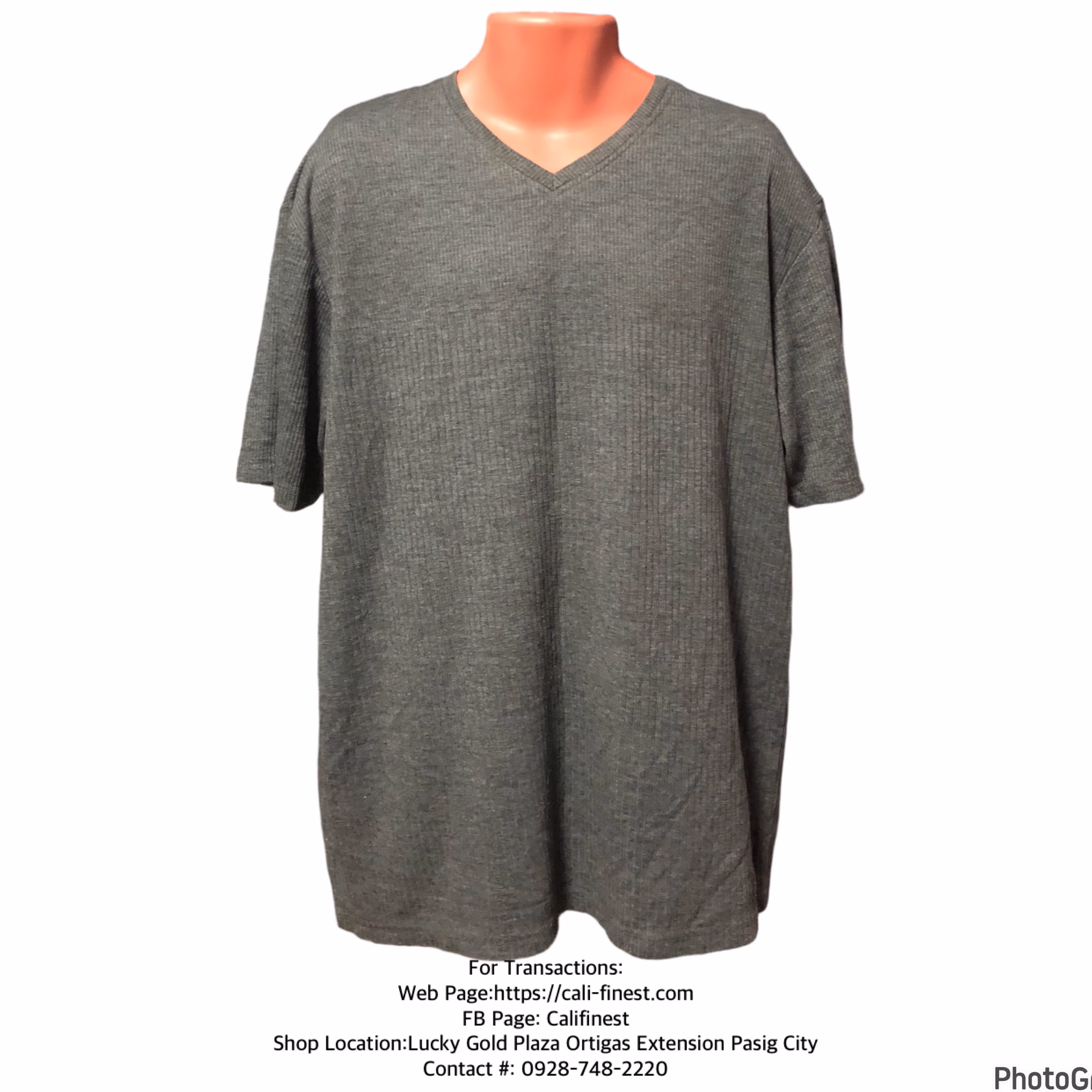 Claiborne Men’s Gray Trim V-neck Ribbed Shoet Sleeve T-shirt
