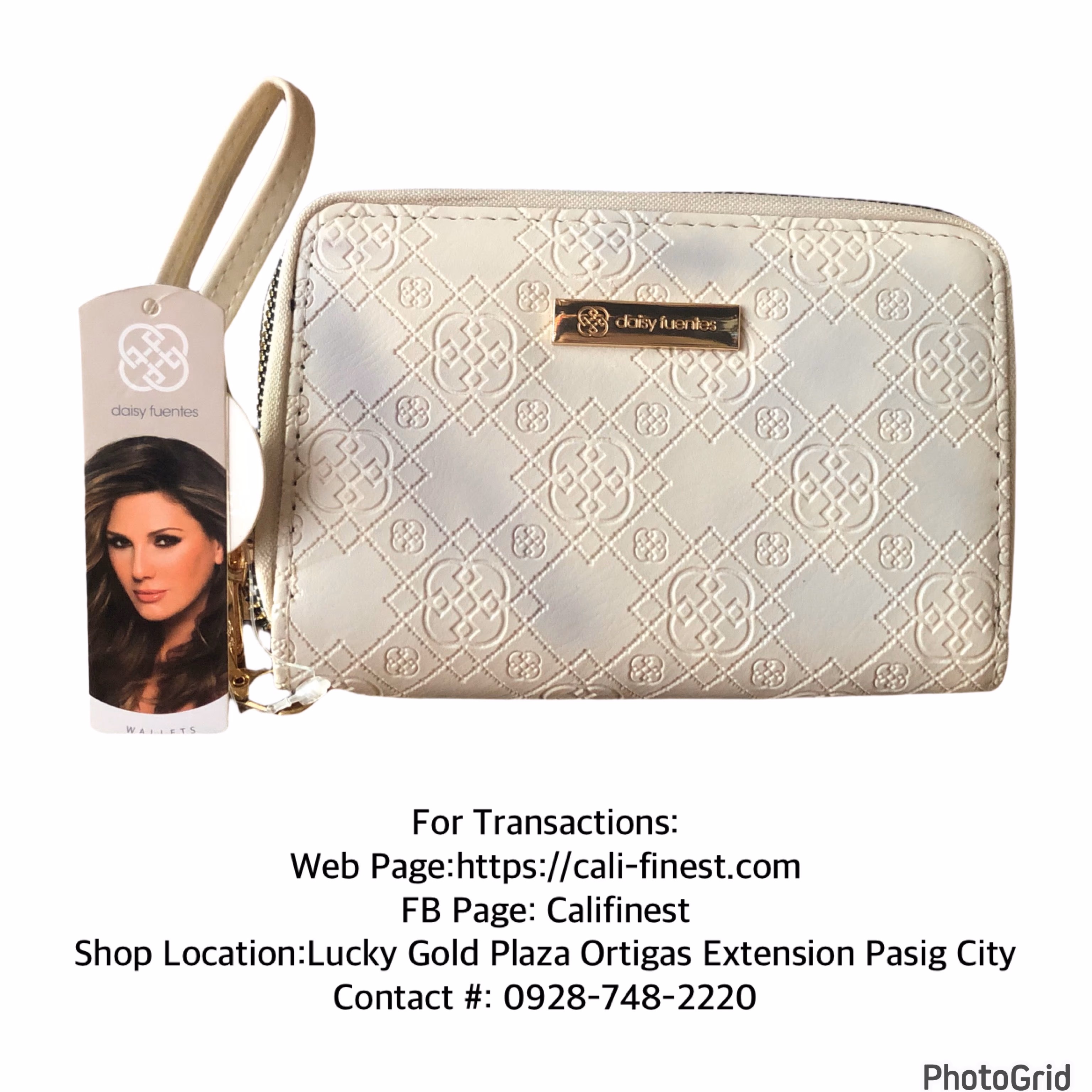 Brandnew Daisy Fuentes White Wrist Wallet with multiple compartments