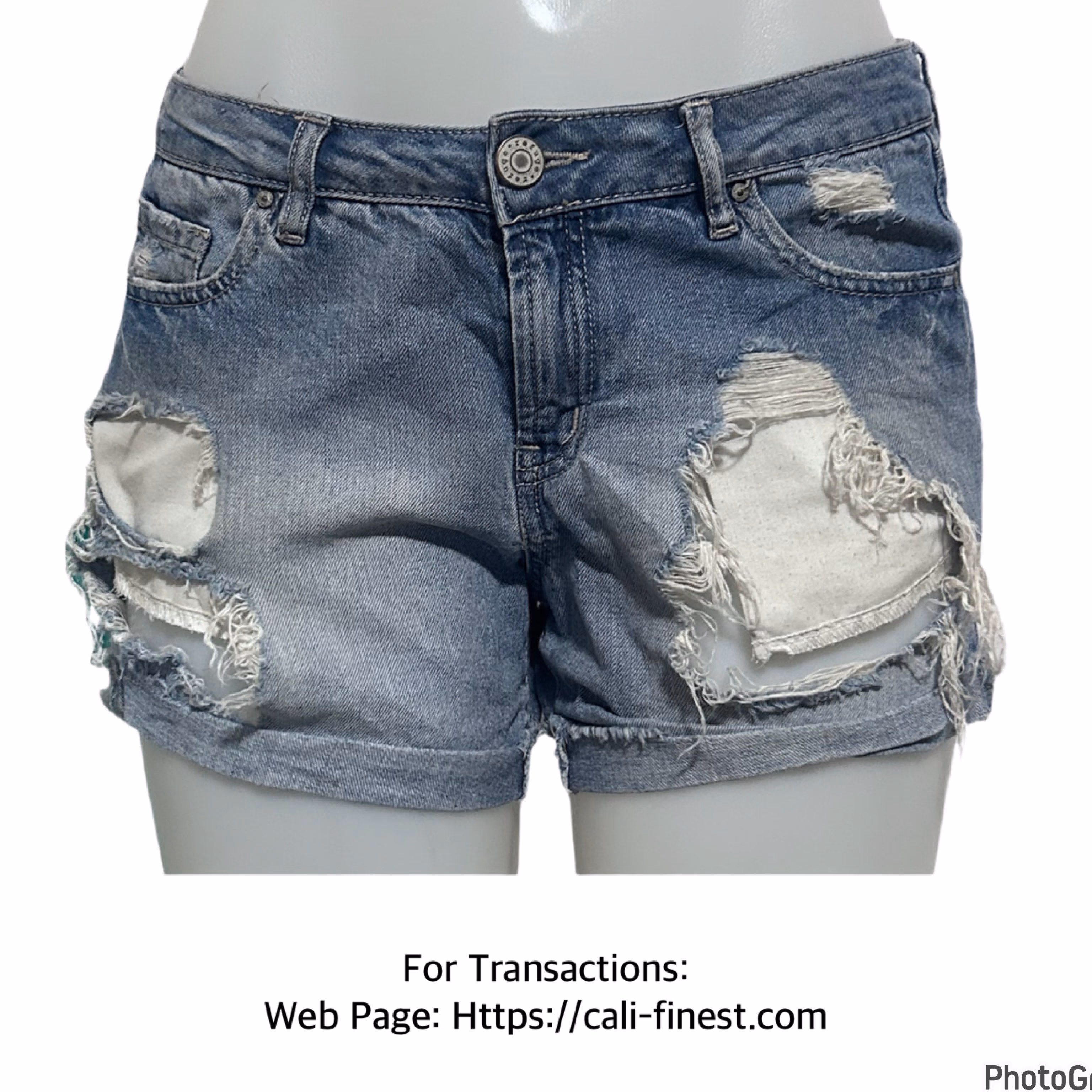 Refuge Distressed Denim Shorts Size 4