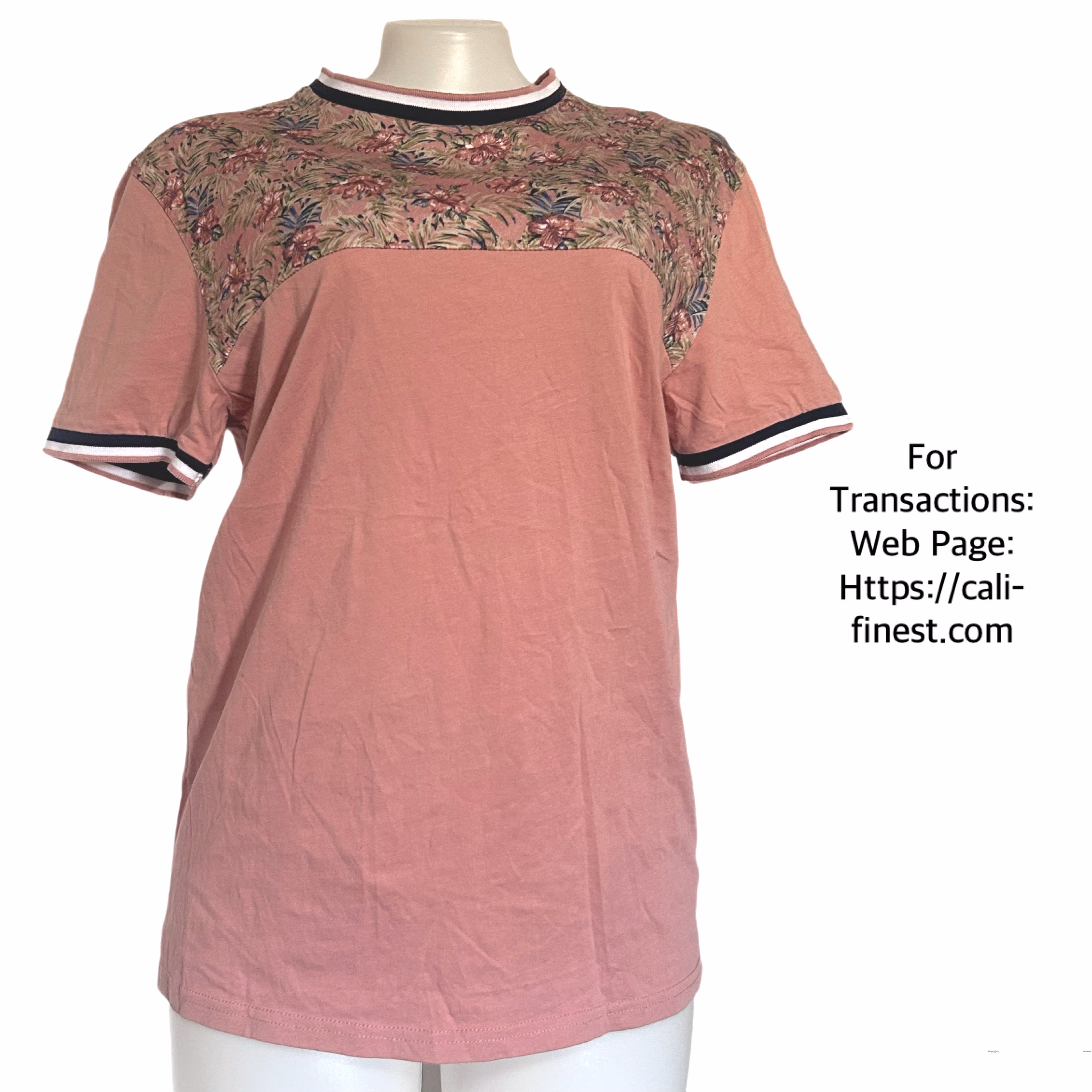 Voyage Rose Tropical Print T-shirt Size Medium for Womens 