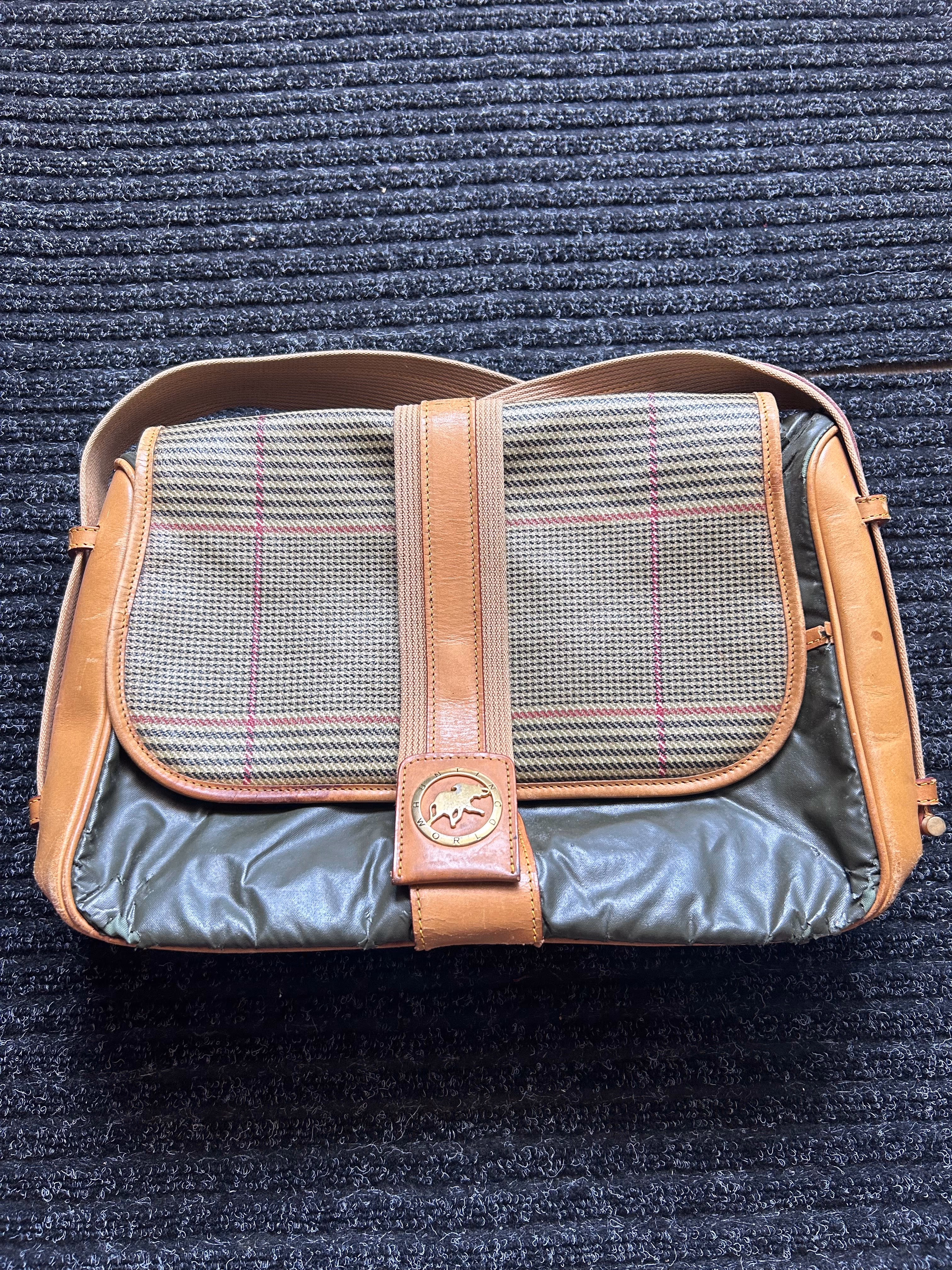 Vintage Hunting World messenger or shoulder bag