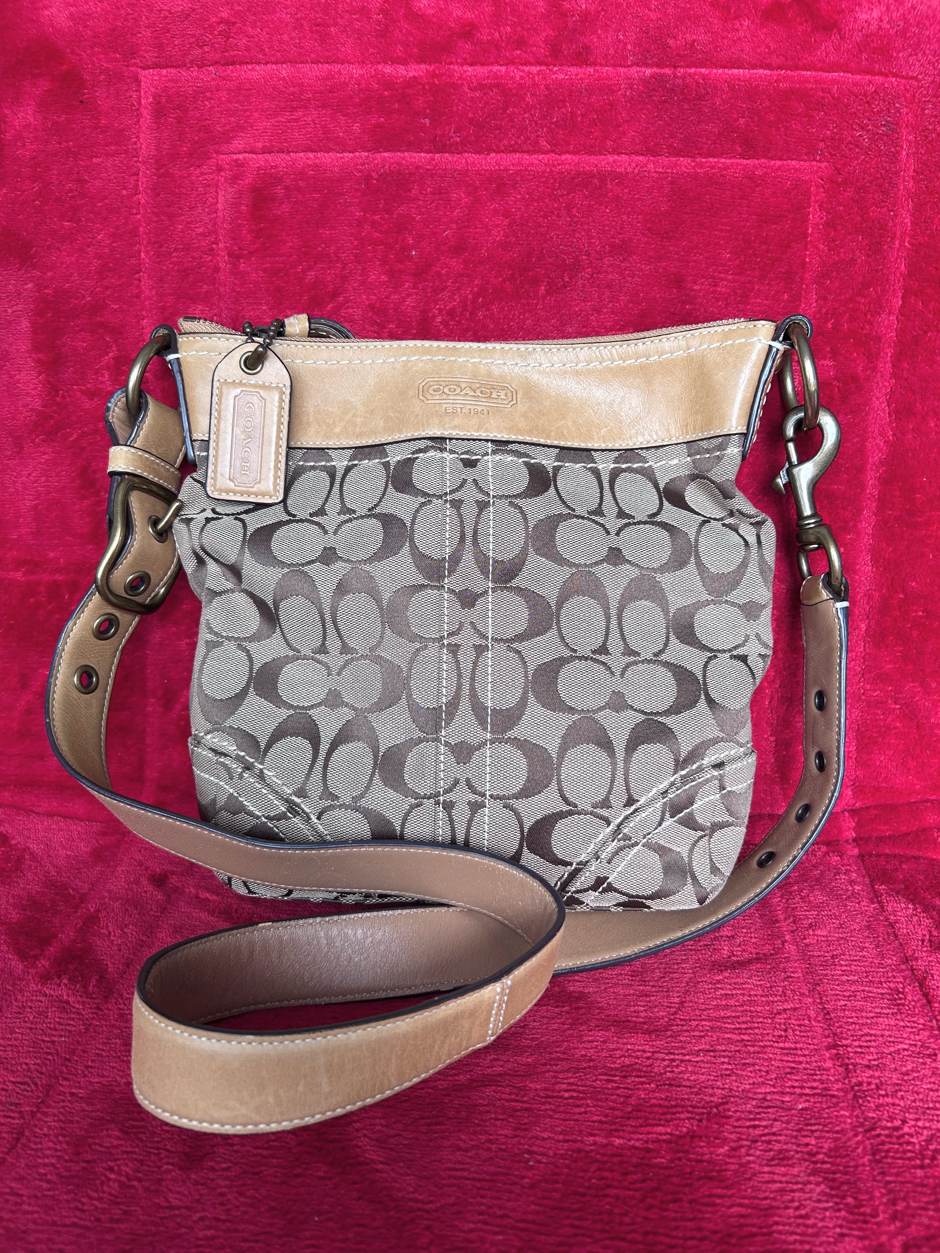 Coach Signature Carlyle Shoulder/Crossbody Bag