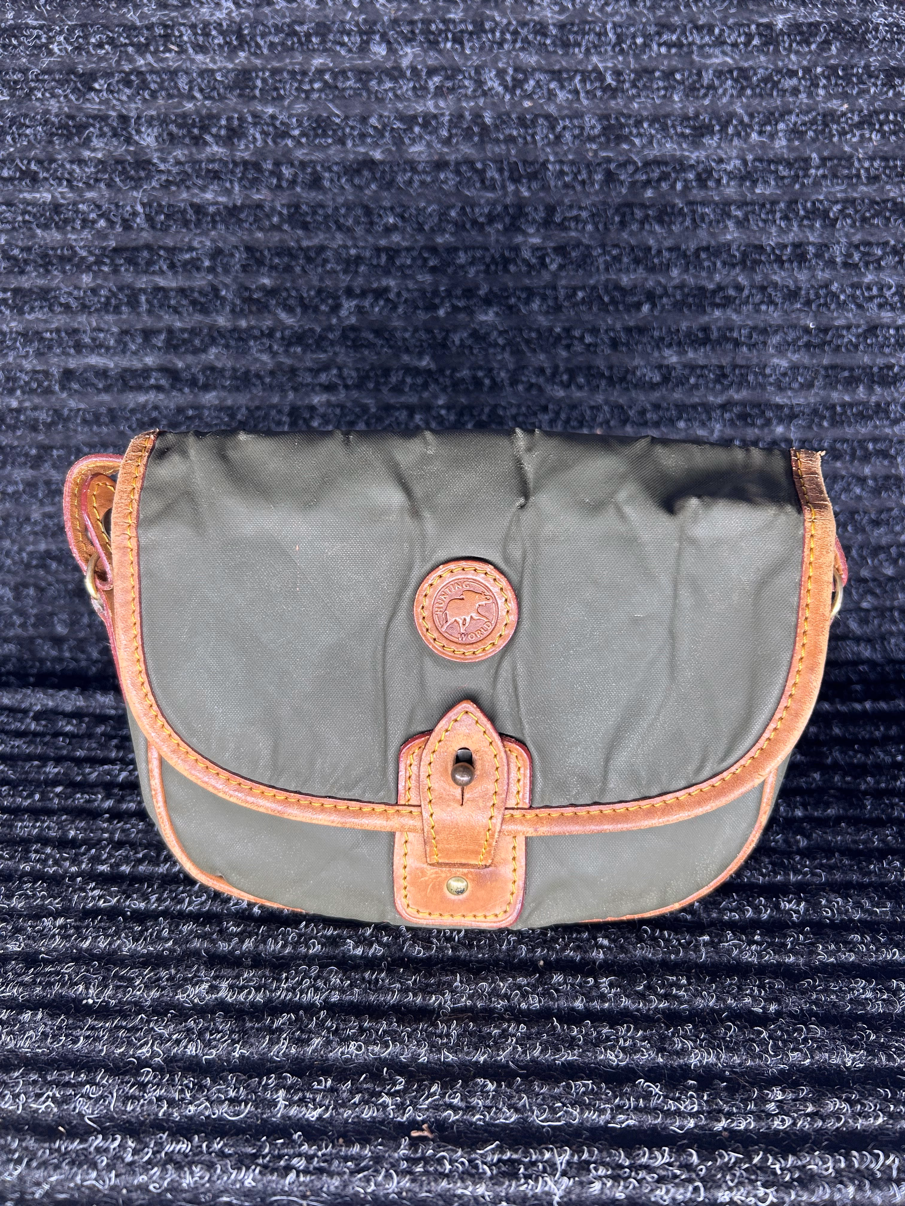 Hunting World "Battue" Crossbody Sling Bag