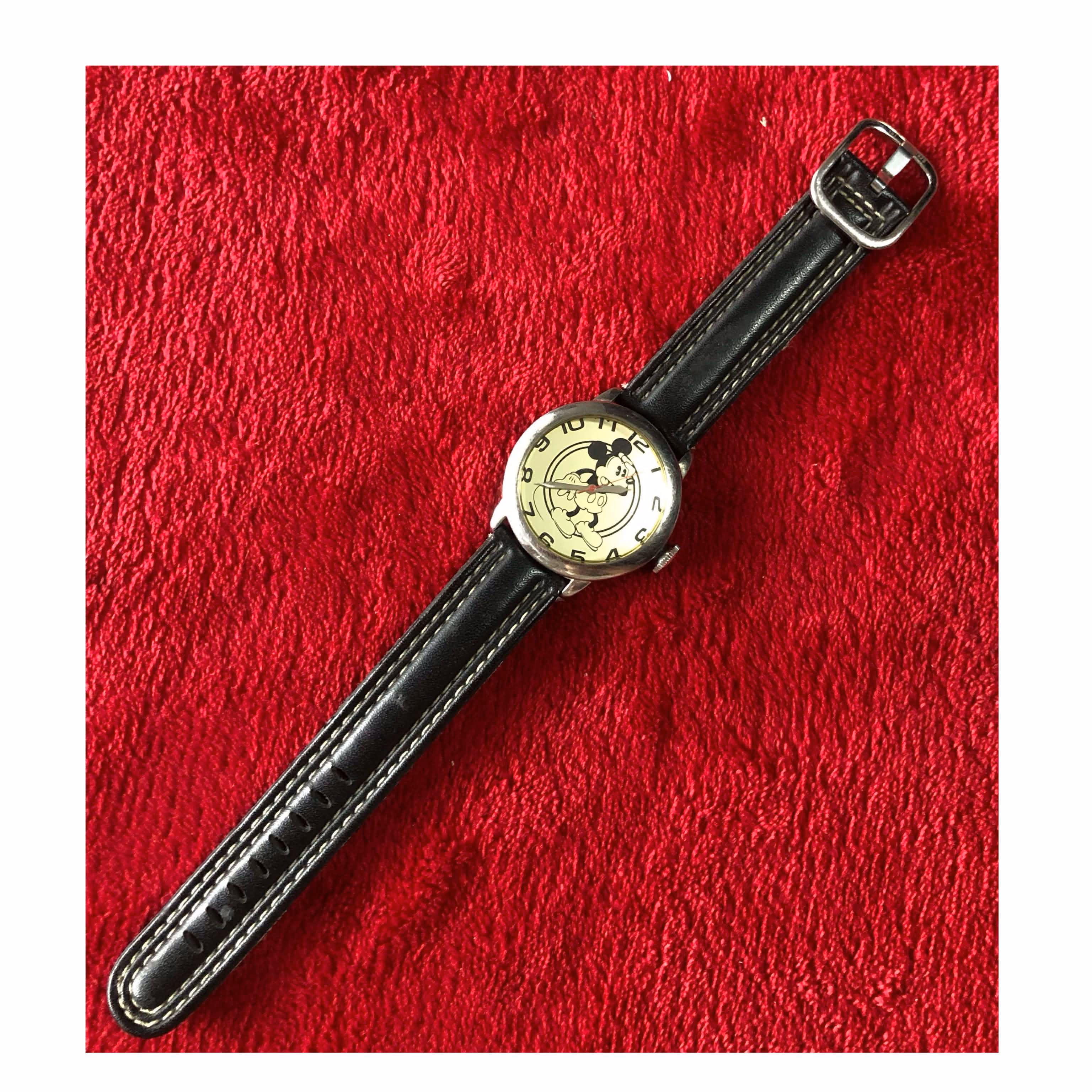 Vintage Rare Mickey mouse Frightened Look Watch with black Leather Band